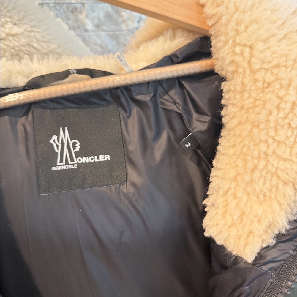 Moncler Morgins Short Down Jacket - Picture 6 of 6